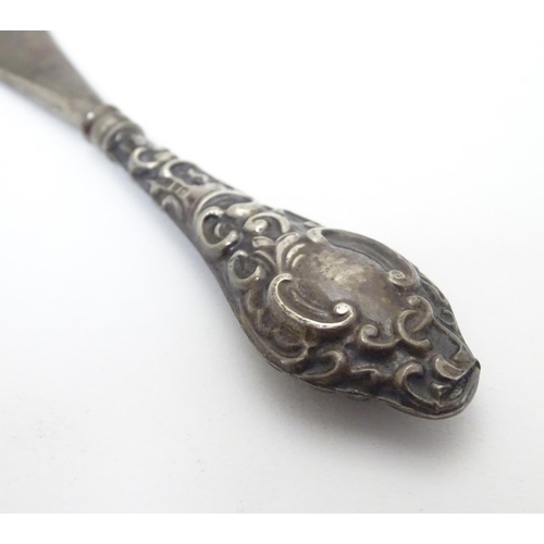 398 - A silver handled shoe horn. Hallmarked Chester 1906 . 6 3/4