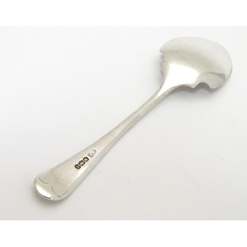 402 - A silver preserve spoon hallmarked Sheffield 1932 maker Viner's Ltd (Emile Viner). Approx 5 1/2