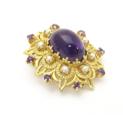 580 - A 9ct gold brooch set with central oval cabochon amethyst surrounded by eight seed
pearls, further s... 