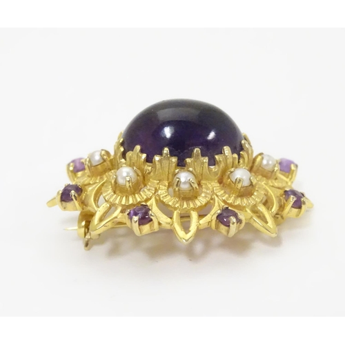 580 - A 9ct gold brooch set with central oval cabochon amethyst surrounded by eight seed
pearls, further s... 