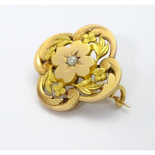 596 - A 9ct gold brooch set with central seed pearl 1'' diameter