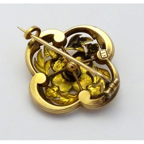 596 - A 9ct gold brooch set with central seed pearl 1'' diameter