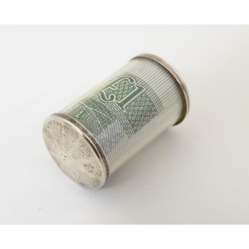 611 - A novelty pendant charm of cylindrical form and containing a £1 note. Approx 3 /4'' long