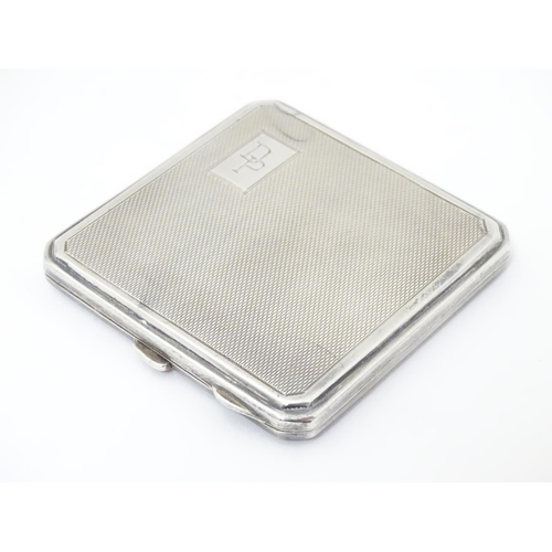 241 - An Art Deco silver compact with engine turned decoration. Hallmarked Birmingham 1947maker Joseph Glo... 