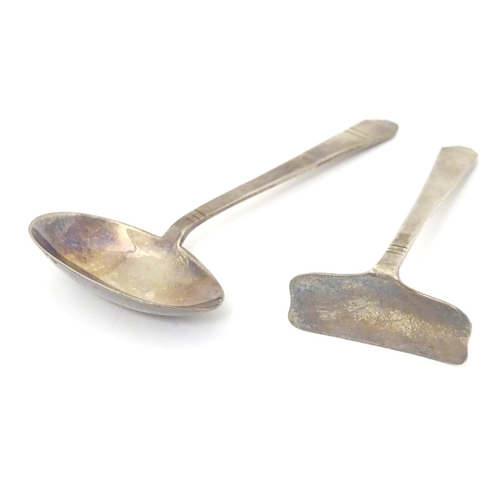 243 - An Art Deco child's silver pusher and spoon hallmarked Sheffield 1935/36 maker C W Fletcher & Son Lt... 