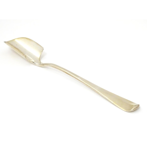 256 - A silver stilton / cheese scoop, hallmarked London 1919, maker Goldsmiths & Silversmiths Co Ltd. Apr... 