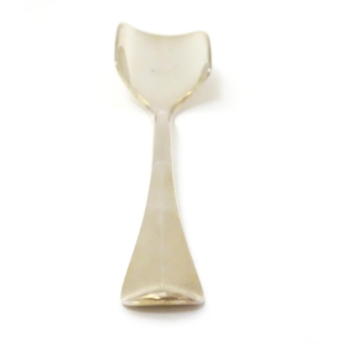 256 - A silver stilton / cheese scoop, hallmarked London 1919, maker Goldsmiths & Silversmiths Co Ltd. Apr... 