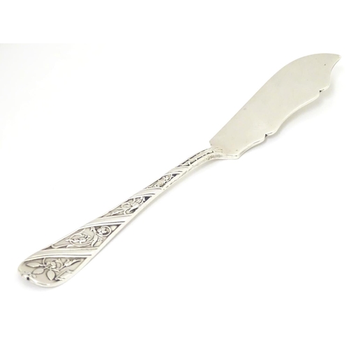 270 - A Victorian silver butter knife, hallmarked London 1895    7