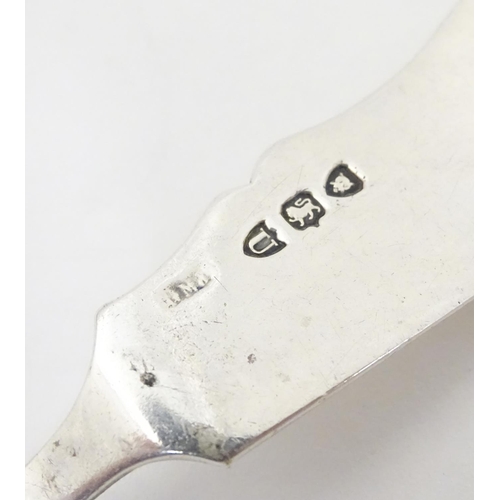 270 - A Victorian silver butter knife, hallmarked London 1895    7