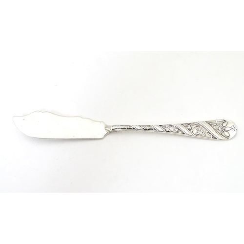 270 - A Victorian silver butter knife, hallmarked London 1895    7