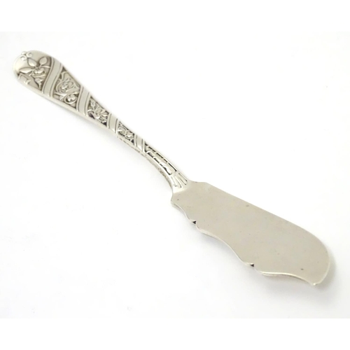 270 - A Victorian silver butter knife, hallmarked London 1895    7