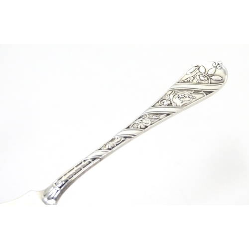 270 - A Victorian silver butter knife, hallmarked London 1895    7