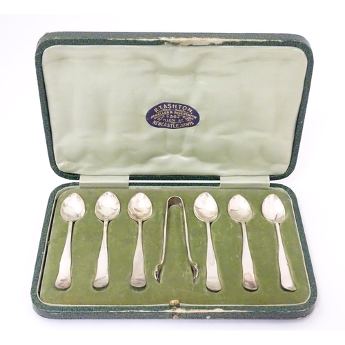 280 - A set of six silver coffee spoons with bird's claw sugar tongs en suite. Hallmarked Sheffield 1908 m... 