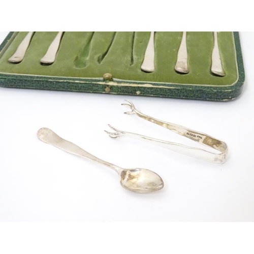 280 - A set of six silver coffee spoons with bird's claw sugar tongs en suite. Hallmarked Sheffield 1908 m... 