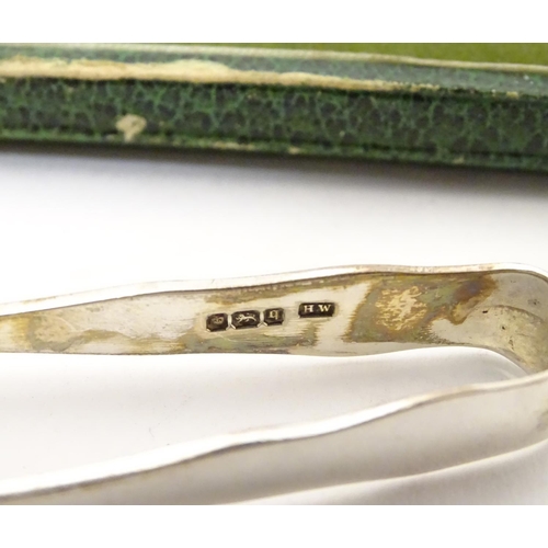 280 - A set of six silver coffee spoons with bird's claw sugar tongs en suite. Hallmarked Sheffield 1908 m... 