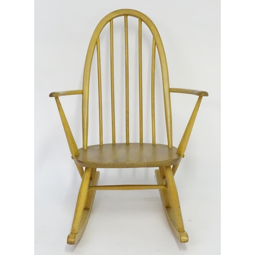 1568 - Vintage retro, mid-century: an Ercol Quaker model 428 rocking chair, constructed of elm and beech, 3... 