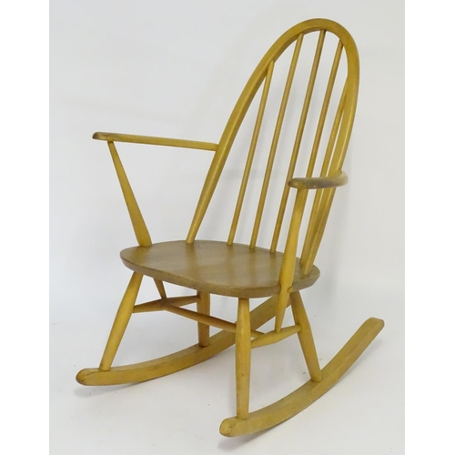 1568 - Vintage retro, mid-century: an Ercol Quaker model 428 rocking chair, constructed of elm and beech, 3... 