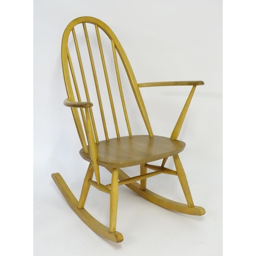 1568 - Vintage retro, mid-century: an Ercol Quaker model 428 rocking chair, constructed of elm and beech, 3... 