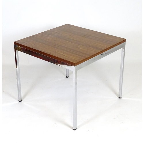 1570 - Vintage Retro, mid century: an occasional table with a square walnut top and chromed metal base by K... 