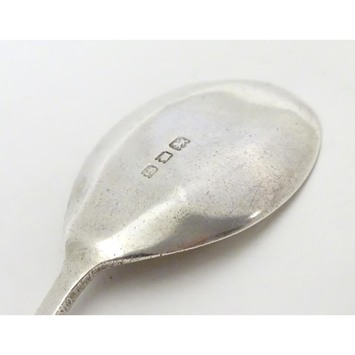 286 - A silver jam / preserve spoon, hallmarked London 1921.  4 3/4