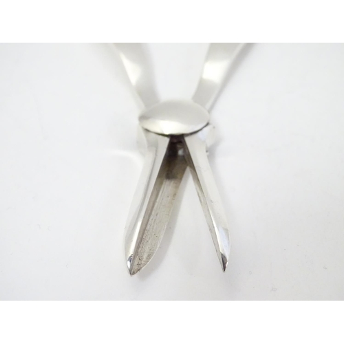 321 - Silver grape shears, hallmarked Sheffield 1907, maker Robert Pringle. 6 1/2