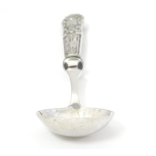 348 - A silver handled king's pattern jam / preserve spoon  with circular silver plated bowl. The handle h... 