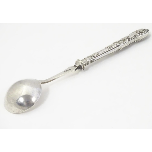 348 - A silver handled king's pattern jam / preserve spoon  with circular silver plated bowl. The handle h... 