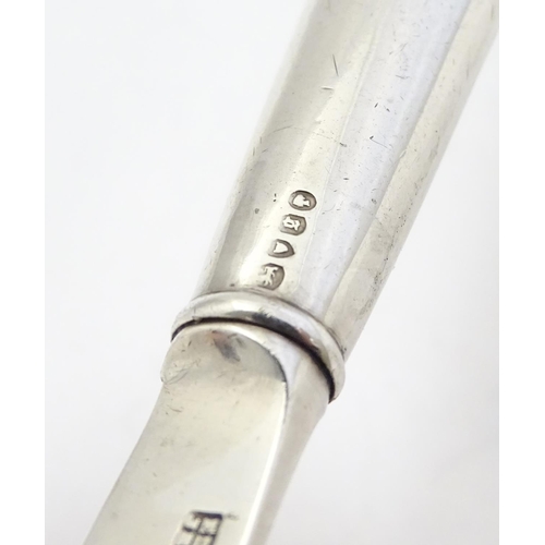 356 - A Victorian silver butter / spreader knife. The handle and blade hallmarked London 1862, maker Eliza... 