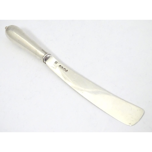 356 - A Victorian silver butter / spreader knife. The handle and blade hallmarked London 1862, maker Eliza... 