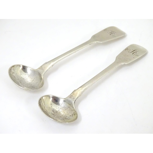 359 - A pair of Geo IV silver fiddle pattern salt spoons. Hallmarked London 1828 maker Thomas Dicks. Appro... 