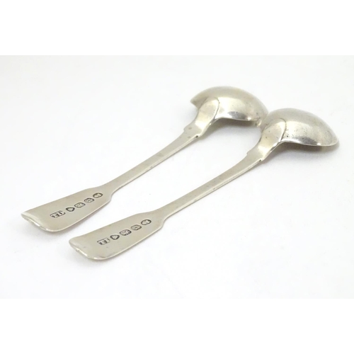 359 - A pair of Geo IV silver fiddle pattern salt spoons. Hallmarked London 1828 maker Thomas Dicks. Appro... 