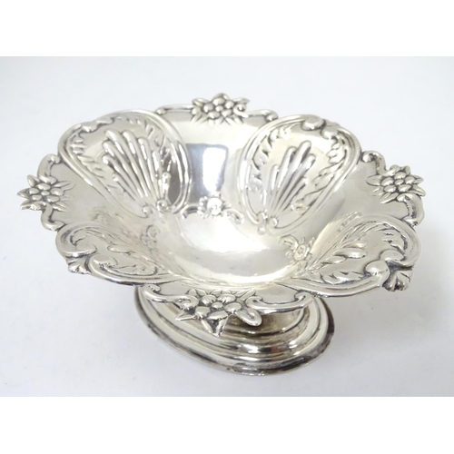 362 - A silver bonbon dish with C-scroll and foliate decoration raised on oval stepped base. Hallmarked Lo... 