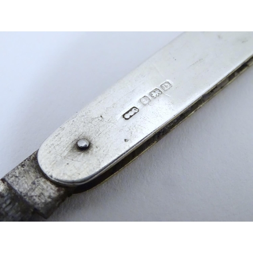 365 - A silver handled folding fruit knife, hallmarked Birmingham 1928, maker Cohen & Charles. 3