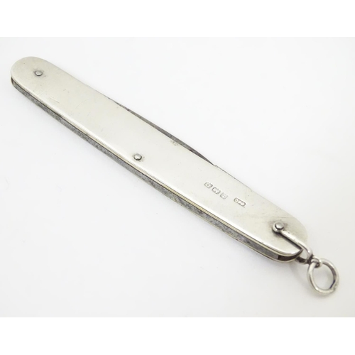 365 - A silver handled folding fruit knife, hallmarked Birmingham 1928, maker Cohen & Charles. 3