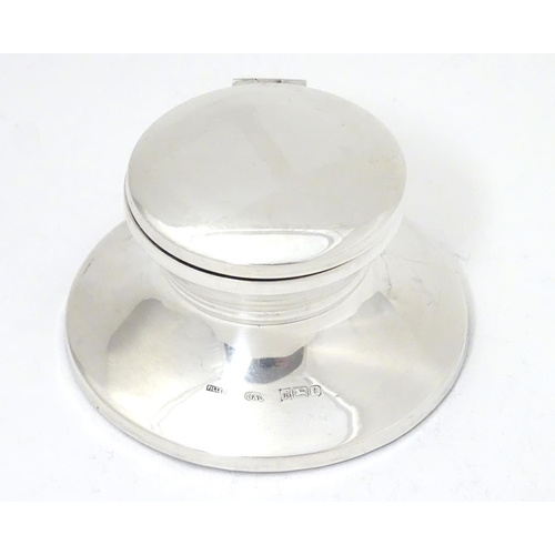 370 - A silver inkwell of capstan form hallmarked Birmingham 1983 maker W I Broadway & Co  1 1/2