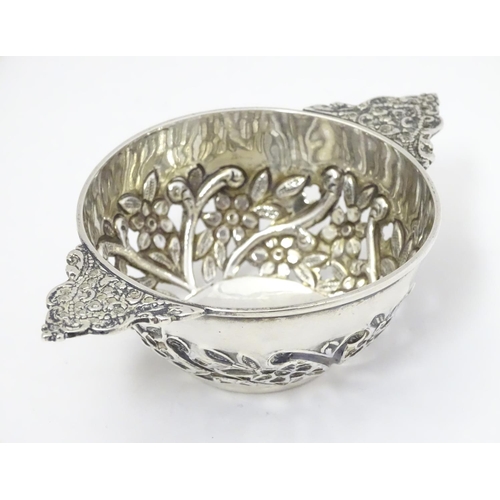 386 - A Victorian silver lemon strainer hallmarked London 1896 maker Matthew John Jessop. 4 3/4