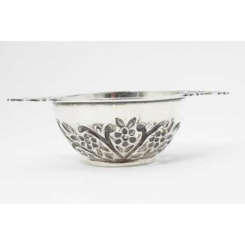 386 - A Victorian silver lemon strainer hallmarked London 1896 maker Matthew John Jessop. 4 3/4