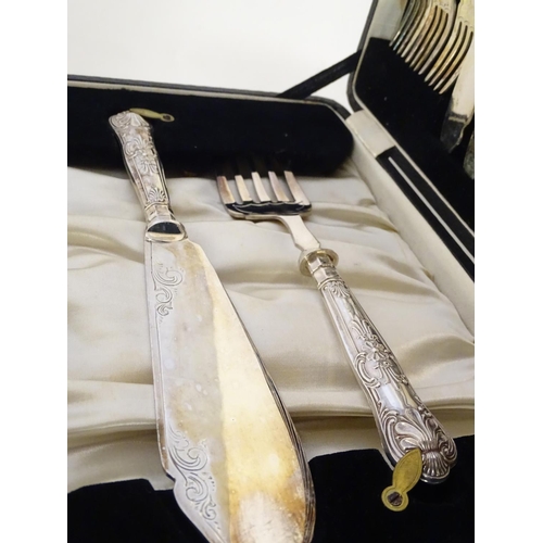 393 - A cased 6-place set of silver handled fish eaters with servers. The handles hallmarked Sheffield 193... 