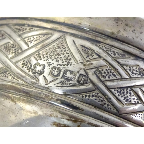 400 - A silver bowl with banded Arts and Crafts / Celtic style decoration. Hallmarked  Sheffield 1926 make... 