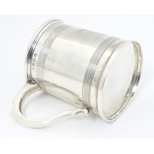 403 - An Art Deco silver tankard with banded decoration. Hallmarked Birmingham 1929 maker A & J Zimmerman ... 