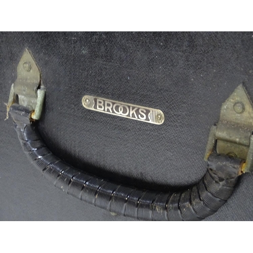 1351A - Classic cars, motoring: an early to mid 20thC Brooks external car trunk / luggage case, of rectangul... 