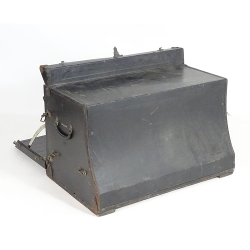 1351A - Classic cars, motoring: an early to mid 20thC Brooks external car trunk / luggage case, of rectangul... 