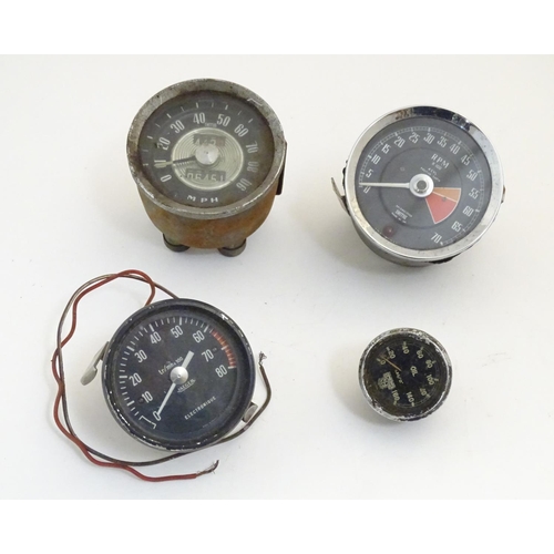 1350 - Vintage cars, motoring: a Smiths rev (RPM) counter dashboard dial, together with Speedometer and Oil... 