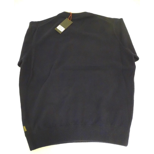 2028 - Sporting / Country pursuits: A Musto shooting V neck jumper in navy. Size XXL, new with tags, chest ... 