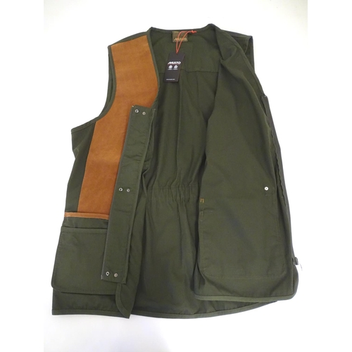 2029 - Sporting / Country pursuits: A Musto skeet vest / clay shooting gilet in green. Size XXL, new with t... 