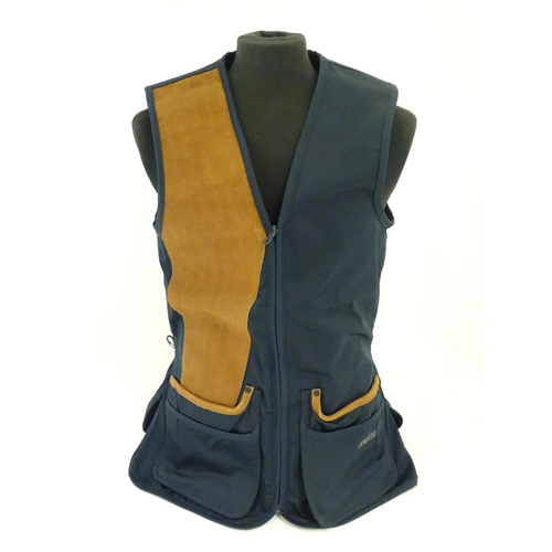 2030 - Sporting / Country pursuits: A Musto skeet vest/ clay shooting gilet in navy. Size S, new with tags,... 