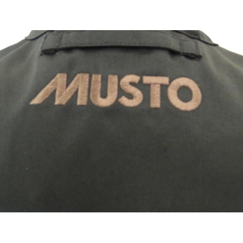 2030 - Sporting / Country pursuits: A Musto skeet vest/ clay shooting gilet in navy. Size S, new with tags,... 