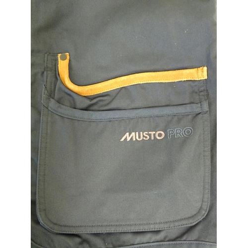 2030 - Sporting / Country pursuits: A Musto skeet vest/ clay shooting gilet in navy. Size S, new with tags,... 