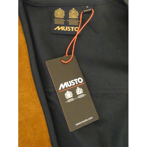 2030 - Sporting / Country pursuits: A Musto skeet vest/ clay shooting gilet in navy. Size S, new with tags,... 