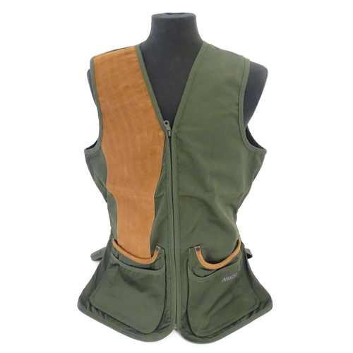 2031 - Sporting / Country pursuits: A Musto skeet vest / clay shooting gilet in green. Size M, new with tag... 